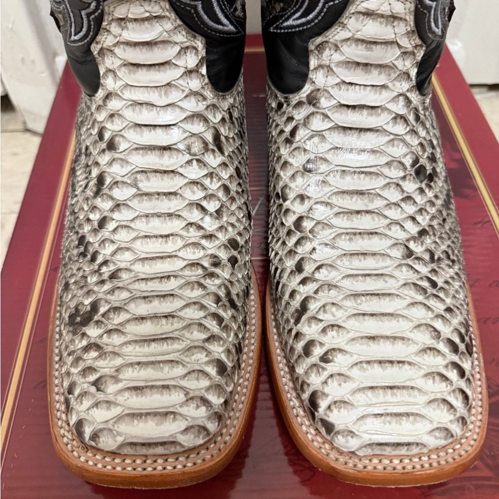 Men's 100% Authentic Python Skin Cowboy Boots - Picture 5 of 6